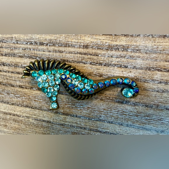 Colorful Starfish and Seahorse Brooch Set - Picture 2 of 5